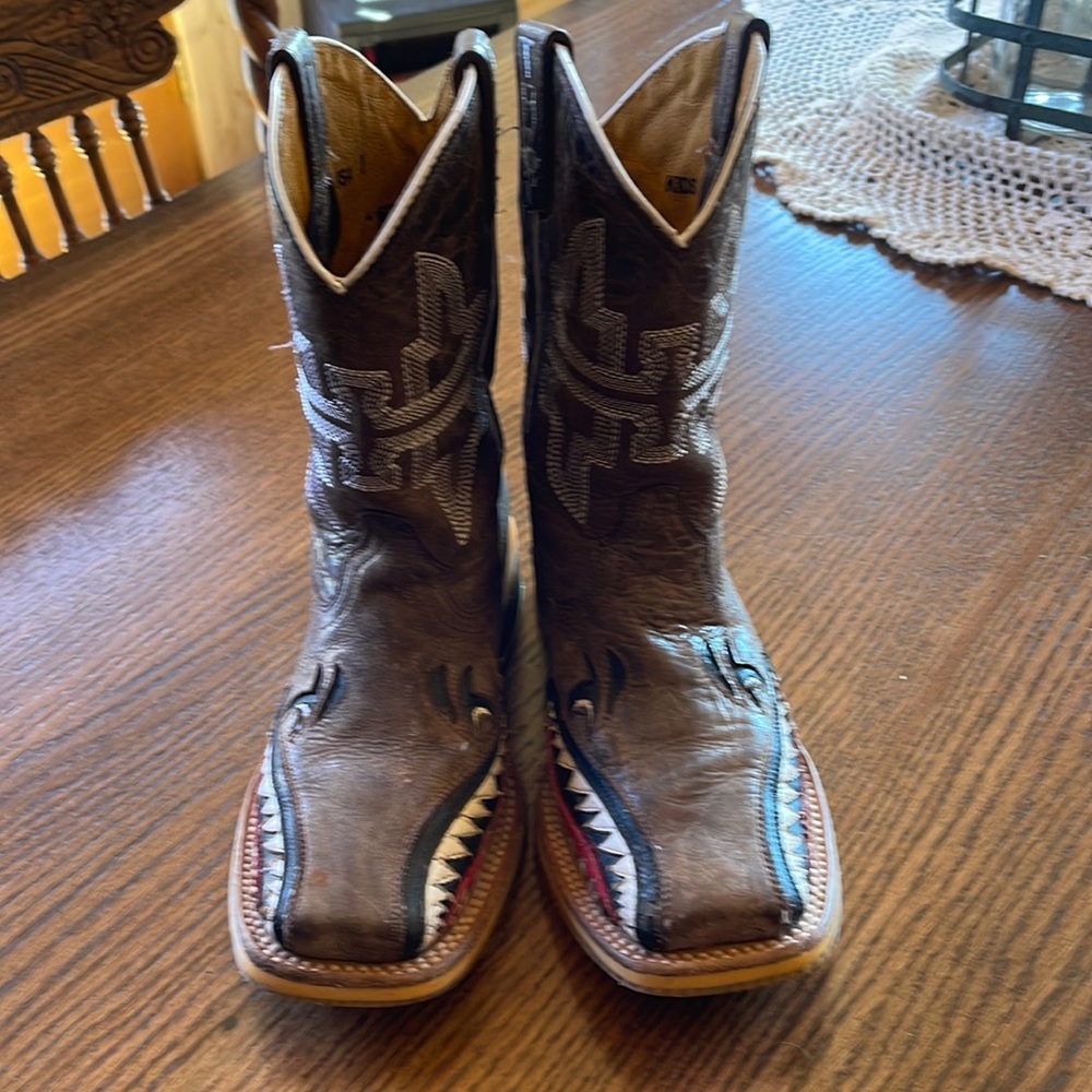 Boy’s big kids youth Cowboy Boots. Tin Haul.